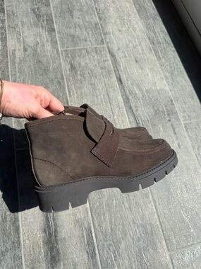 BLONDO Brown suede booties MSRP $160